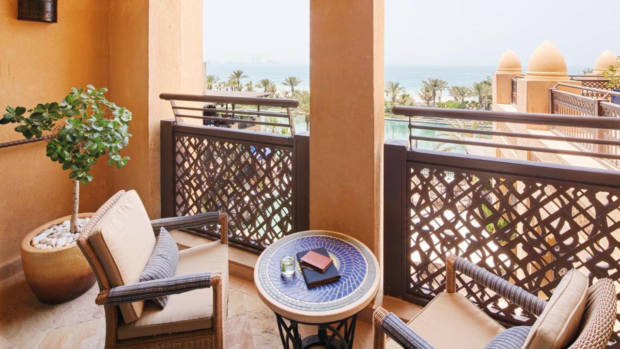 Jumeirah Mina Al Salam Dubaj Zewnętrze zdjęcie A balcony at Jumeirah Atlantis