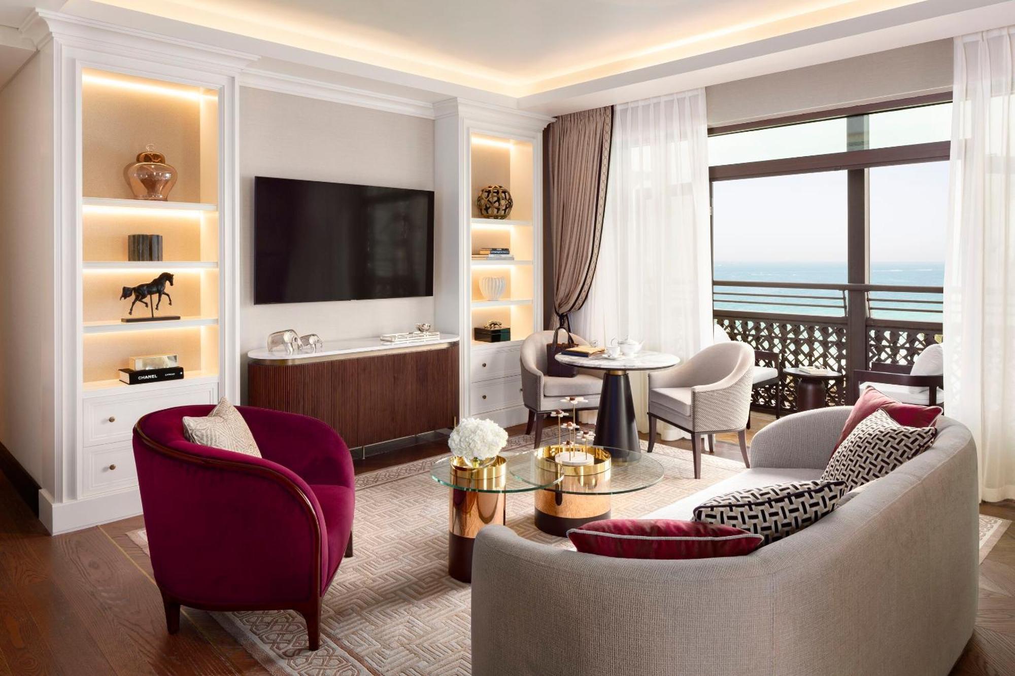 Jumeirah Mina Al Salam Dubaj Zewnętrze zdjęcie A living room at the Ritz-Carlton, DIFC