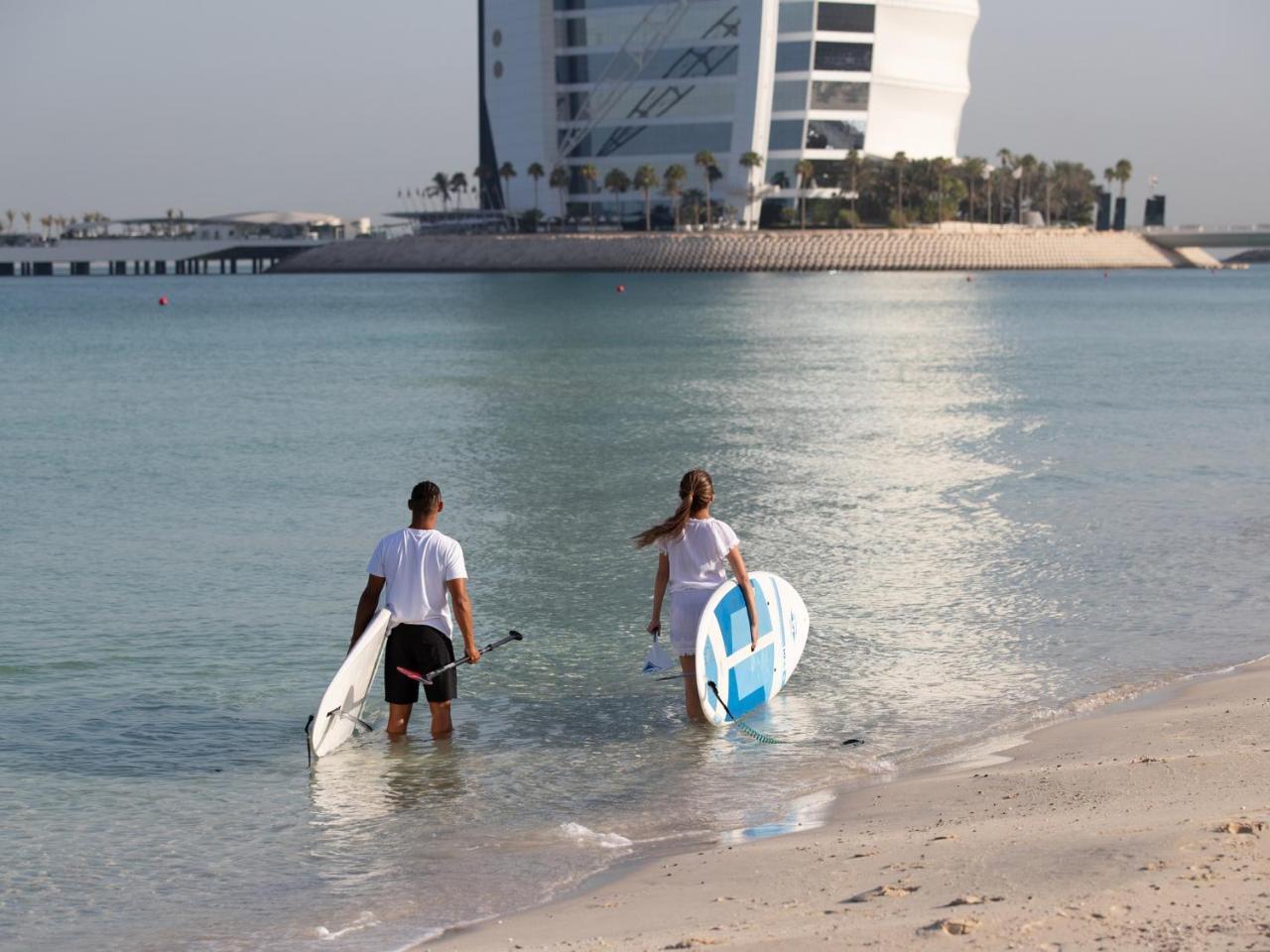 Jumeirah Mina Al Salam Dubaj Zewnętrze zdjęcie Stand Up Paddle Boarders in Dubai